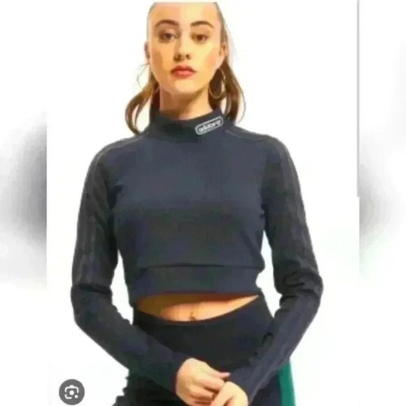Addidas Crop Top - Picture 1 of 3